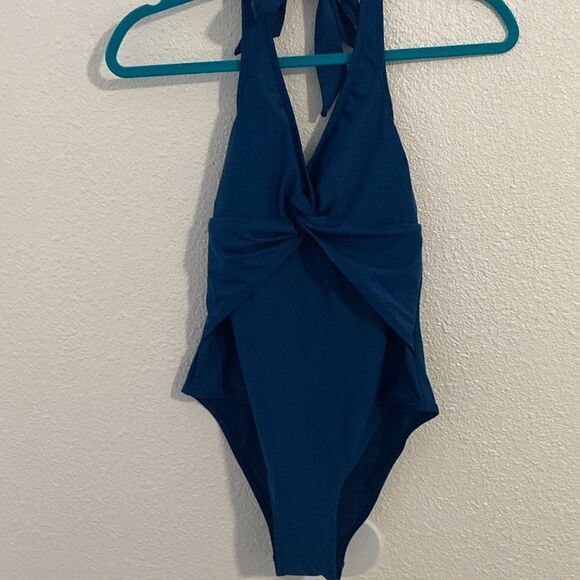 NWT- CUPSHE- deep blue halter twisted detail one piece- Size small - Picture 4 of 12
